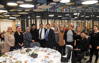 Başkan Erkan Aydın engelleri sevgiyle aştı