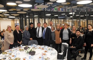 Başkan Erkan Aydın engelleri sevgiyle aştı