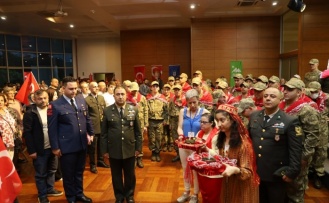 Bursa’da ‘özel askerler’ için kına eğlencesi