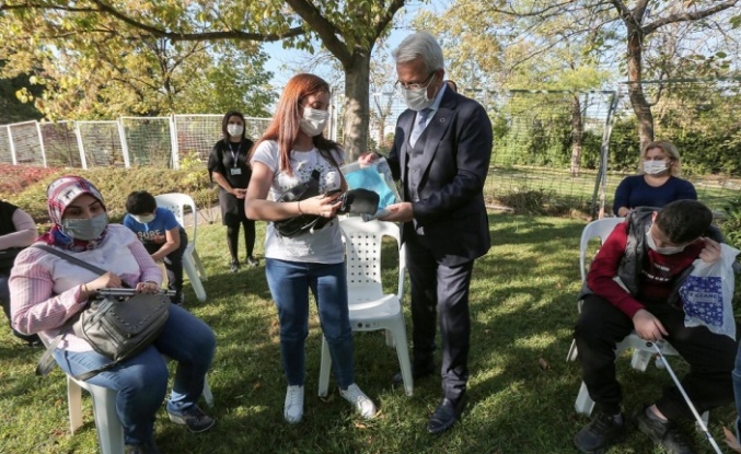 Başkan Erdem görme engellileri unutmadı