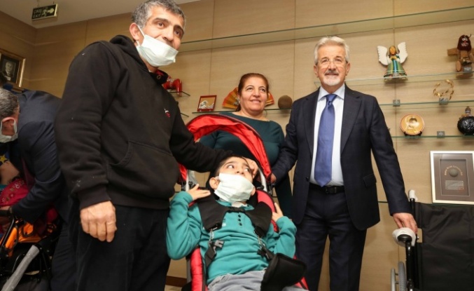 Tekerlekli sandalyeler yeni yıl hediyesi oldu